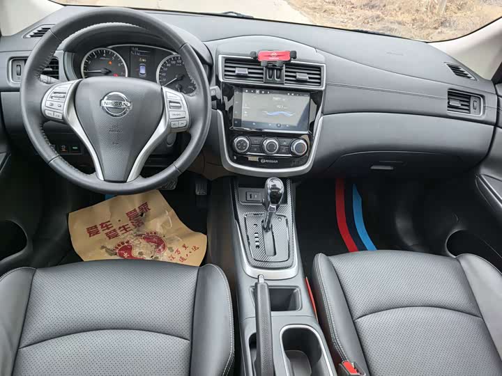 Фото 8 - Nissan Tiida