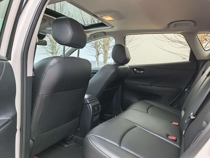 Фото 9 - Nissan Tiida