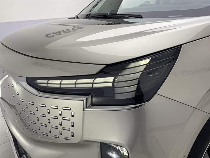 Фото 9 - Volvo EM90