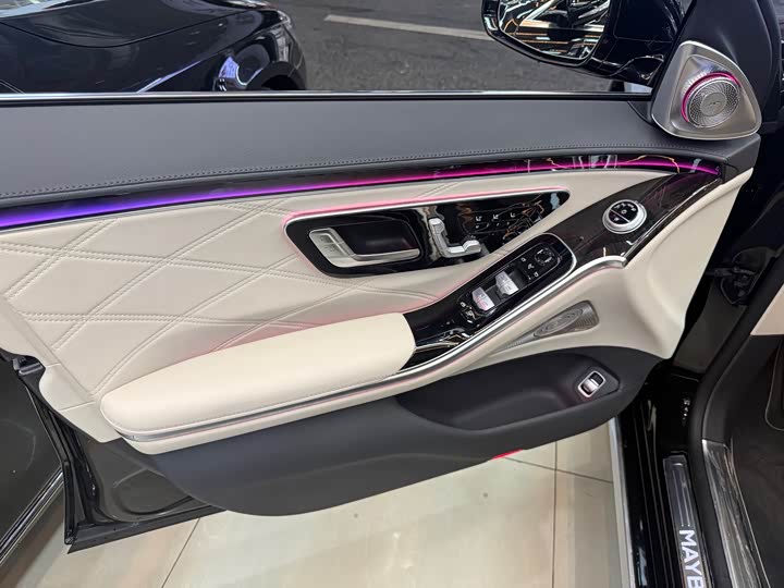 Photo 7 - Mercedes-Benz Maybach S-Class