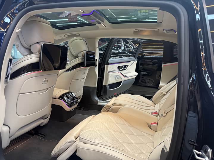 Photo 9 - Mercedes-Benz Maybach S-Class