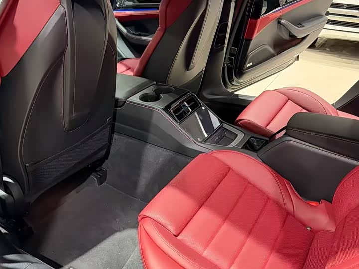 Photo 3 - Porsche Panamera