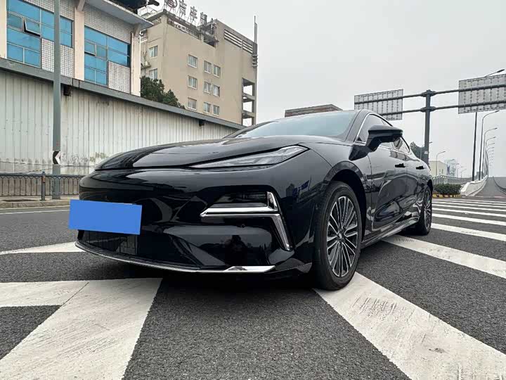 Фото 1 - Geely Galaxy Starshine 8 EM-i