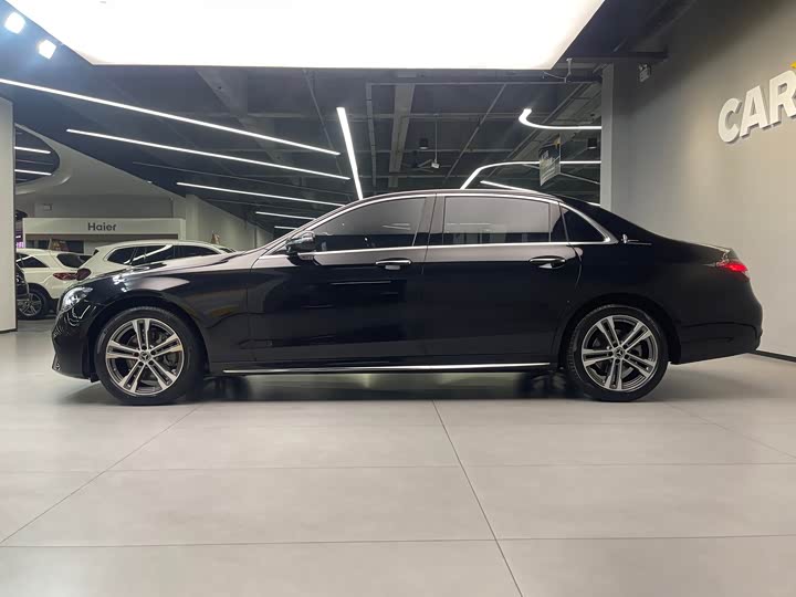 Photo 8 - Mercedes-Benz E-Class