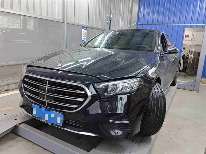 Фото 1 - Mercedes-Benz E-Class