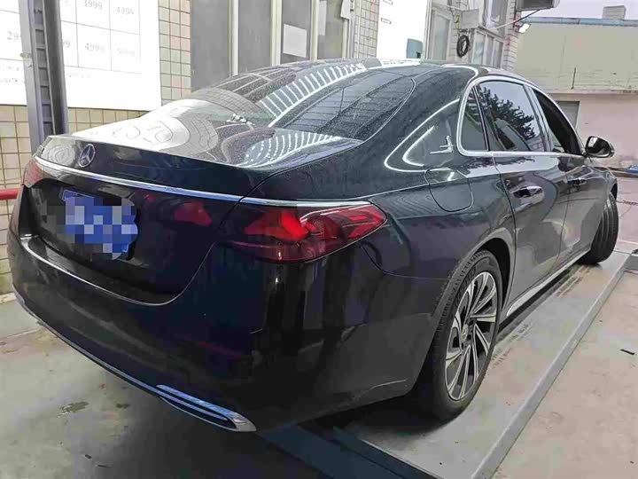 Фото 2 - Mercedes-Benz E-Class