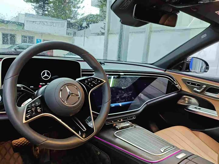 Фото 3 - Mercedes-Benz E-Class