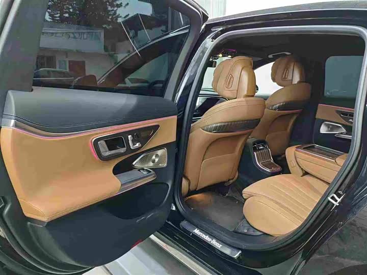 Фото 5 - Mercedes-Benz E-Class