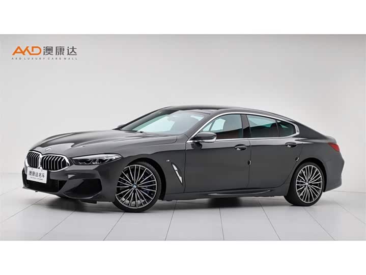 Photo 1 - BMW 8 Series