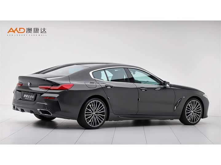 Photo 3 - BMW 8 Series