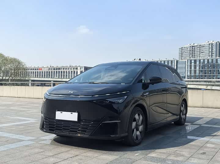 Фото 1 - XPeng X9