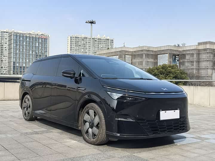 Фото 3 - XPeng X9