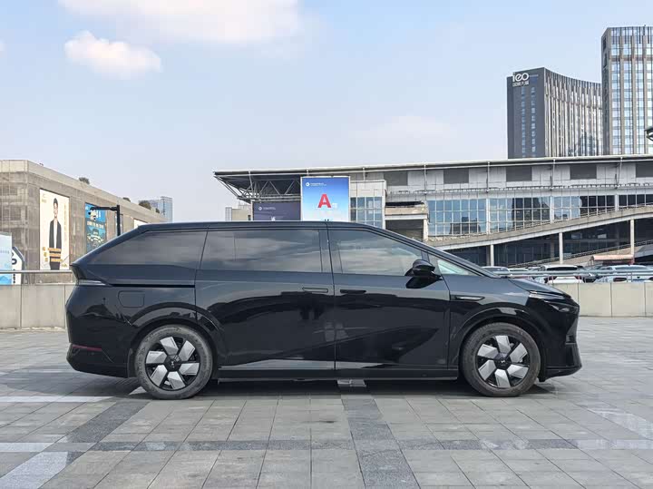 Фото 4 - XPeng X9