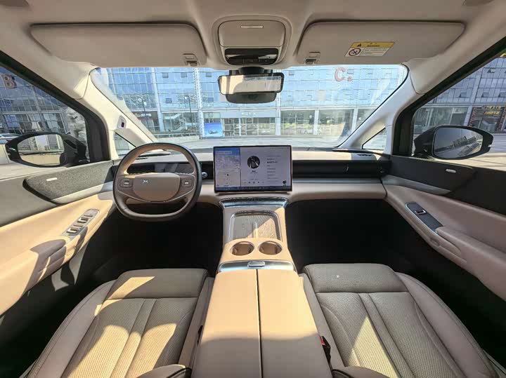 Фото 9 - XPeng X9