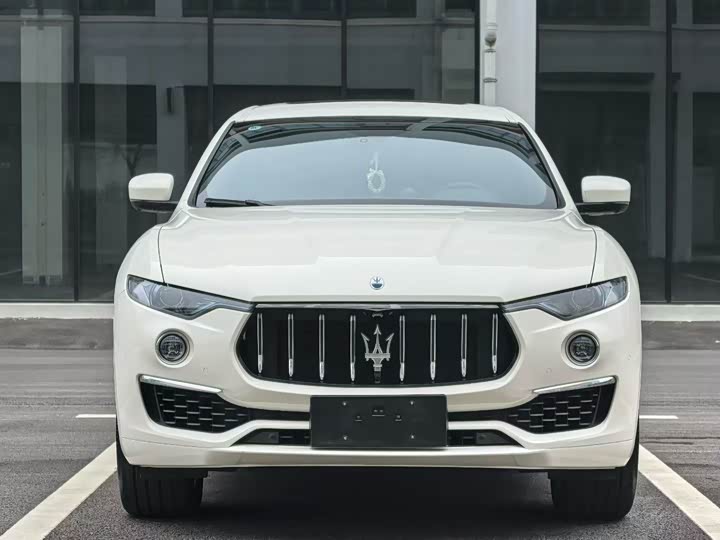 Photo 2 - Maserati Levante