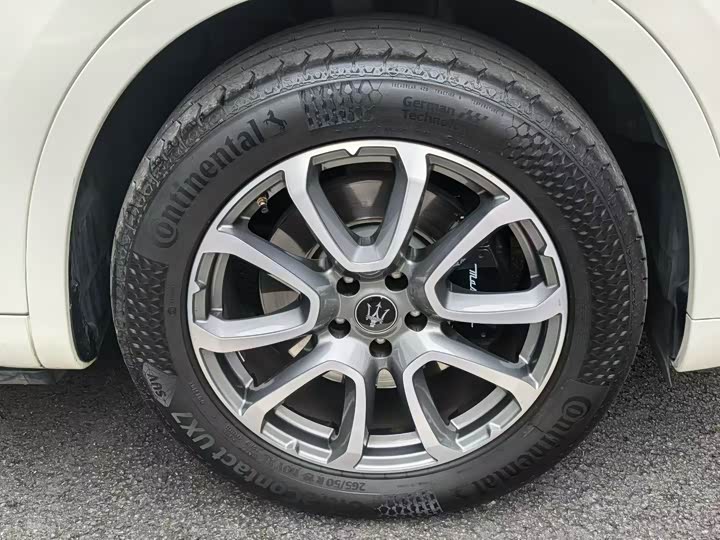 Photo 8 - Maserati Levante