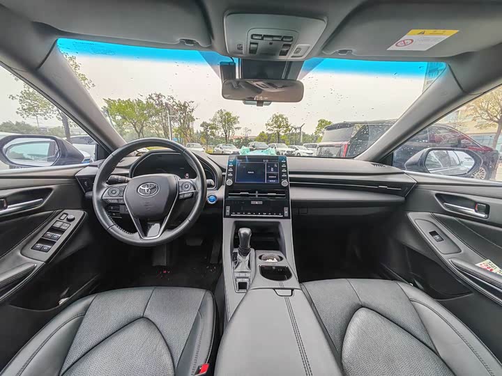 Photo 9 - Toyota Avalon