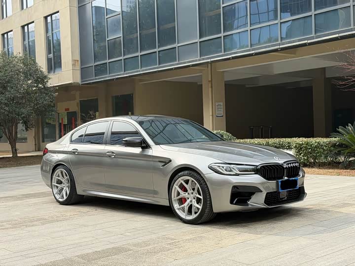 Photo 2 - BMW M5