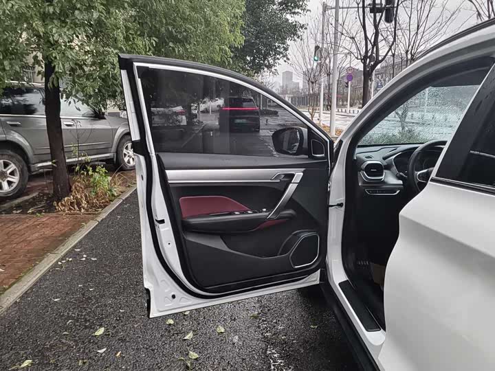 Фото 9 - Geely Coolray