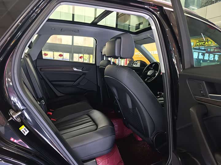 Фото 6 - Audi Q5L