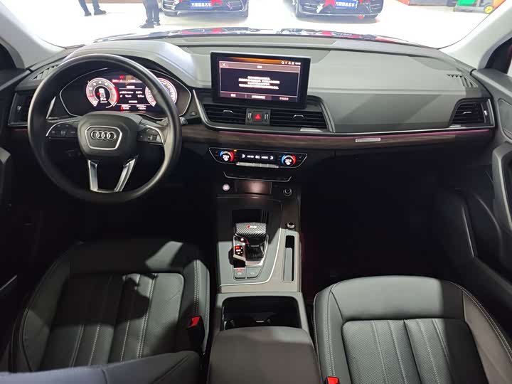 Фото 9 - Audi Q5L