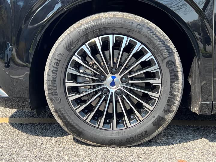 Фото 8 - Denza D9