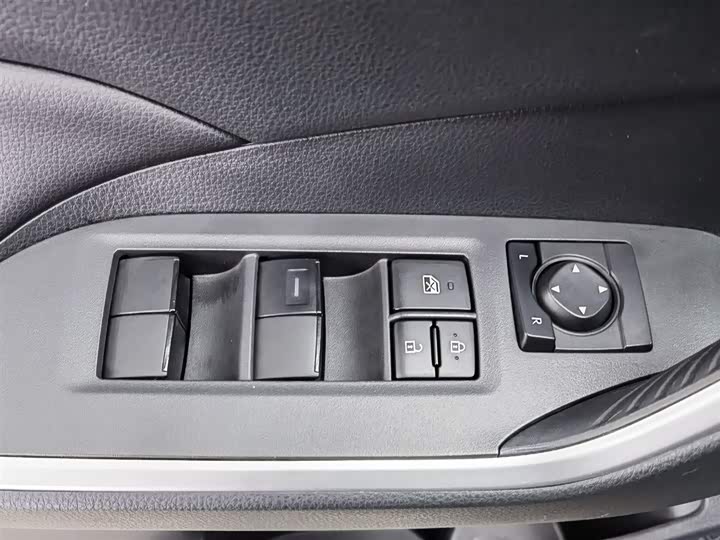 Photo 9 - Toyota RAV4