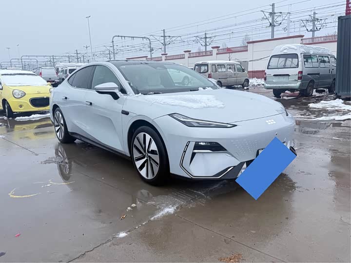 Фото 2 - Geely Galaxy E8