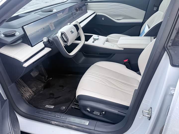 Фото 4 - Geely Galaxy E8