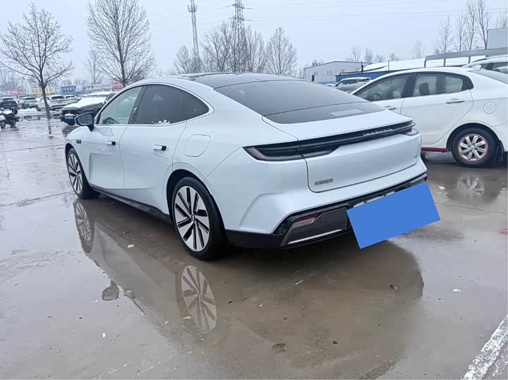 Фото 7 - Geely Galaxy E8