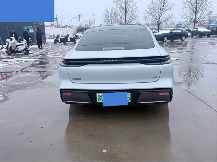 Фото 8 - Geely Galaxy E8