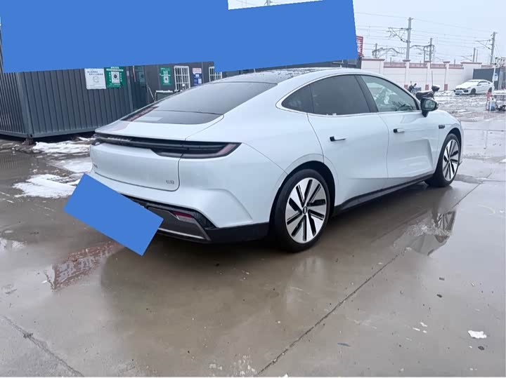 Фото 9 - Geely Galaxy E8