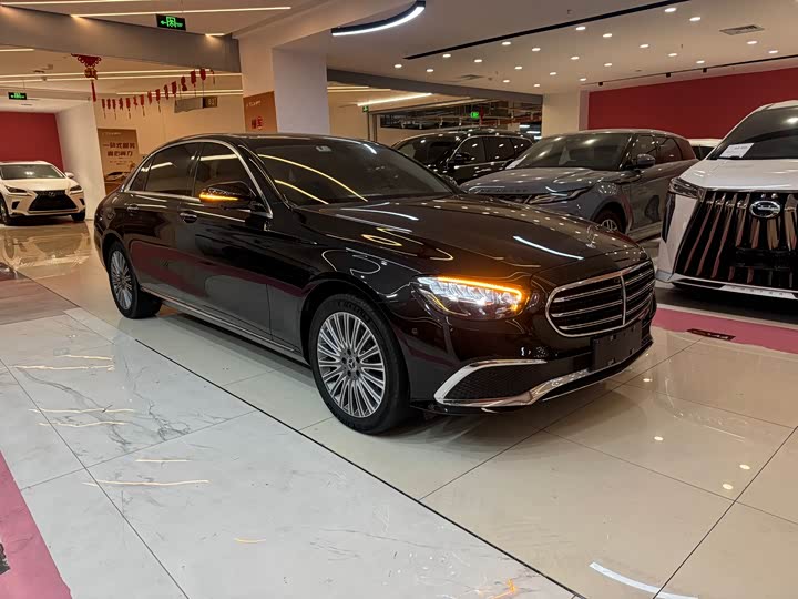 Photo 3 - Mercedes-Benz E-Class