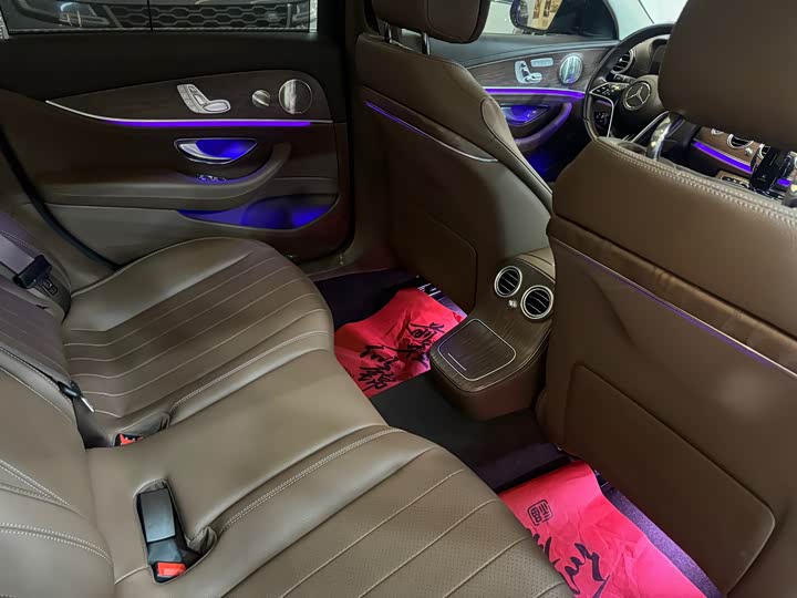 Photo 5 - Mercedes-Benz E-Class