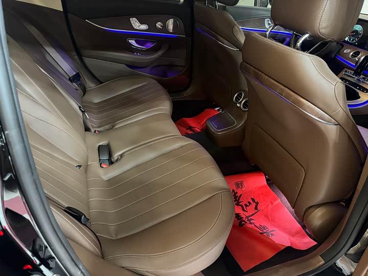 Photo 9 - Mercedes-Benz E-Class