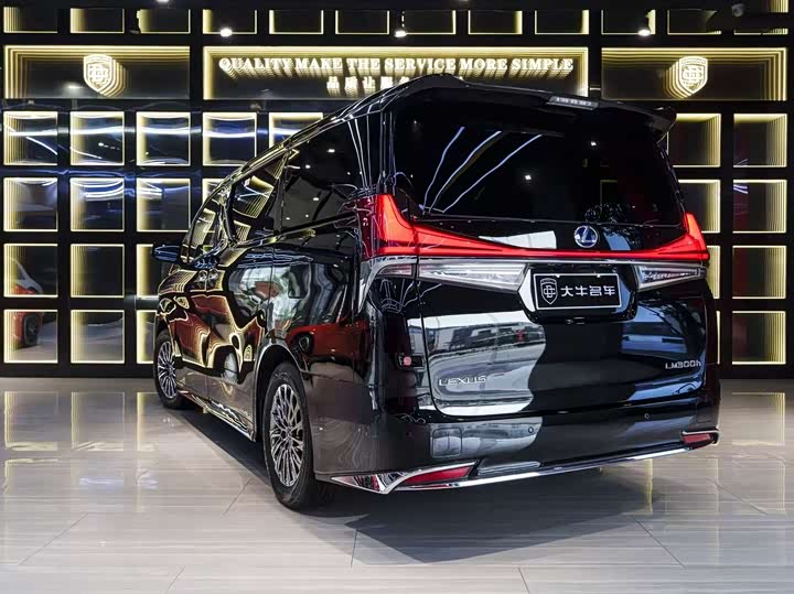 Фото 4 - Lexus LM