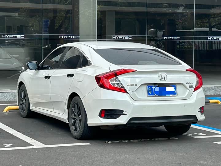 Фото 8 - Honda Civic