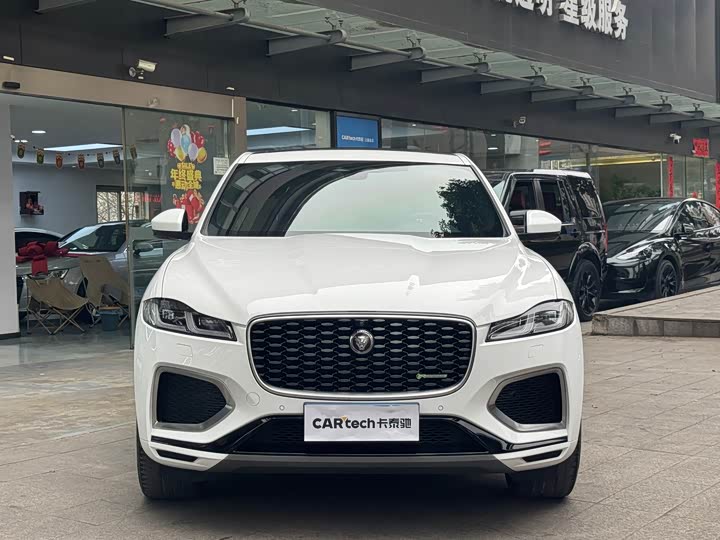 Фото 2 - Jaguar F-Pace