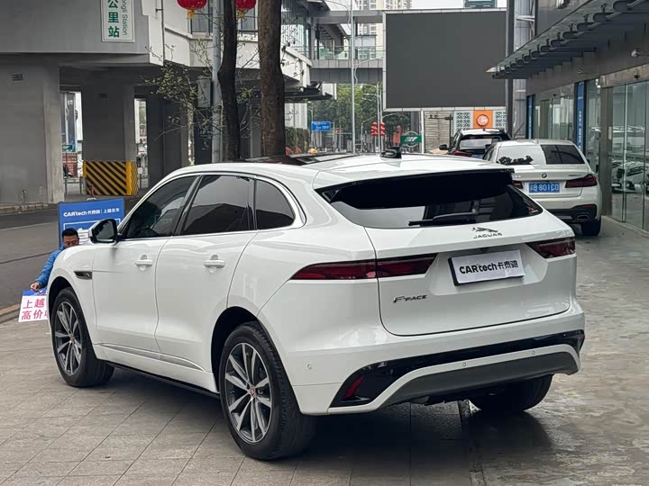 Фото 4 - Jaguar F-Pace