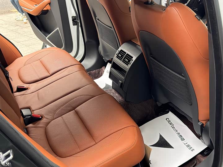 Фото 8 - Jaguar F-Pace