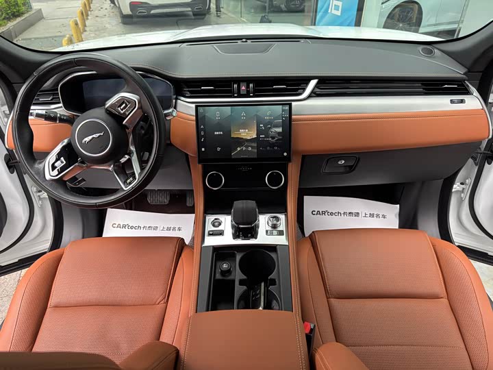 Фото 9 - Jaguar F-Pace