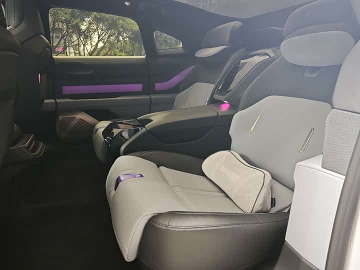 Фото 6 - HiPhi Z