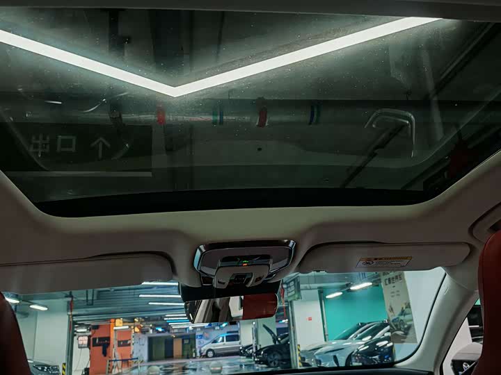 Фото 8 - Hongqi H6