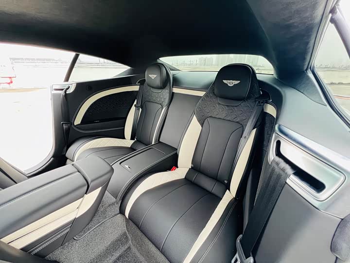 Фото 6 - Bentley Continental GT