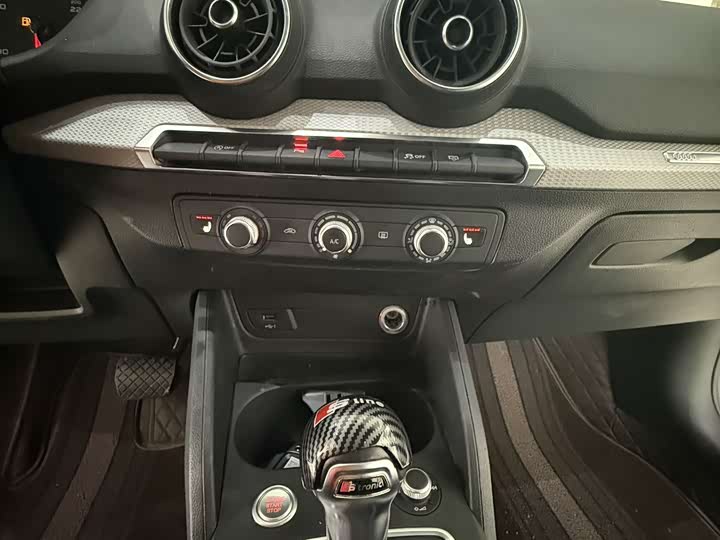 Фото 6 - Audi Q2L