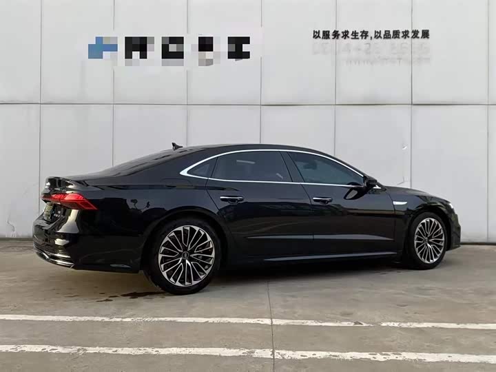 Фото 4 - Audi A7L