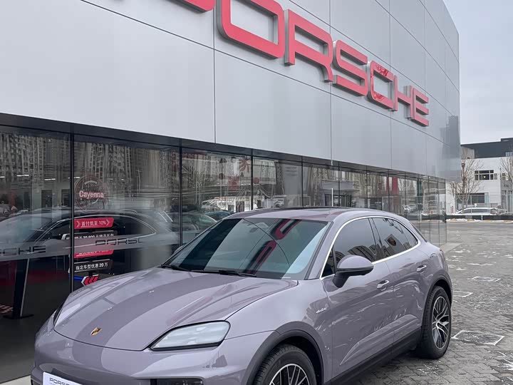 Фото 1 - Porsche Macan EV