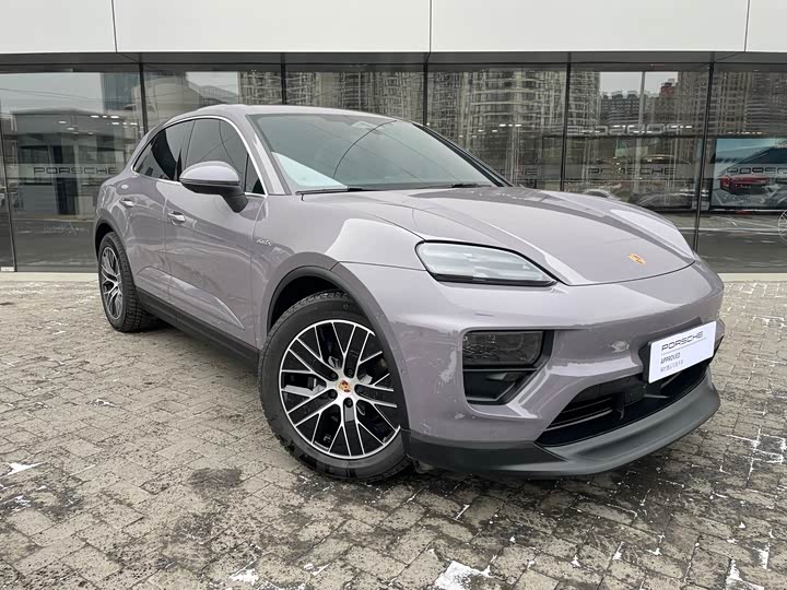 Фото 3 - Porsche Macan EV