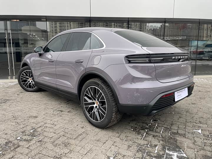 Фото 7 - Porsche Macan EV