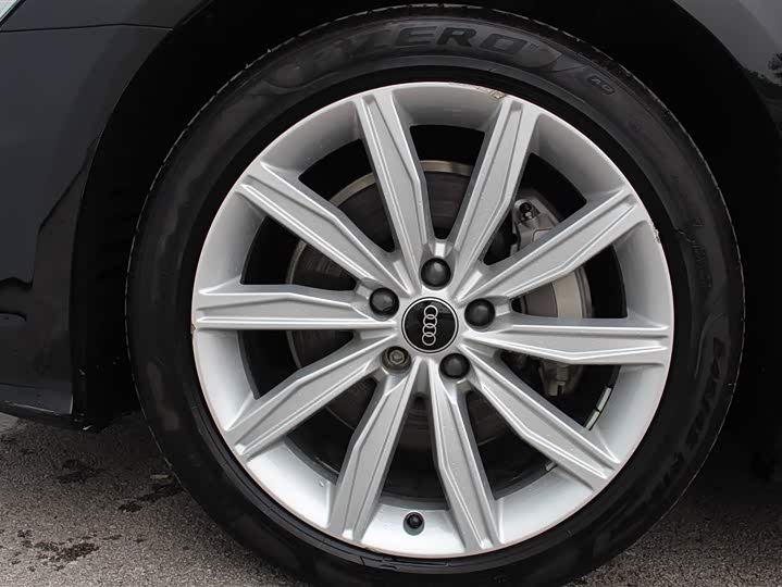 Фото 7 - Audi A6L